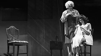 Suzan Hanson (left) and Ani Maldjian (right) of the Long Beach Opera perform <em>Thérèse Raquin</em>. Photo by Cheryl A. Guerrero of the <em>Los Angeles Times</em>