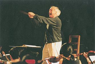 Peress leading a rehearsal during one of his concert tours in China in the early 2000s