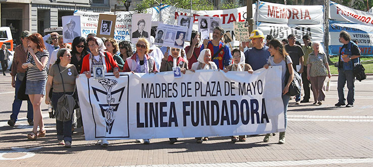 Mothers protesting in Buenos Aires