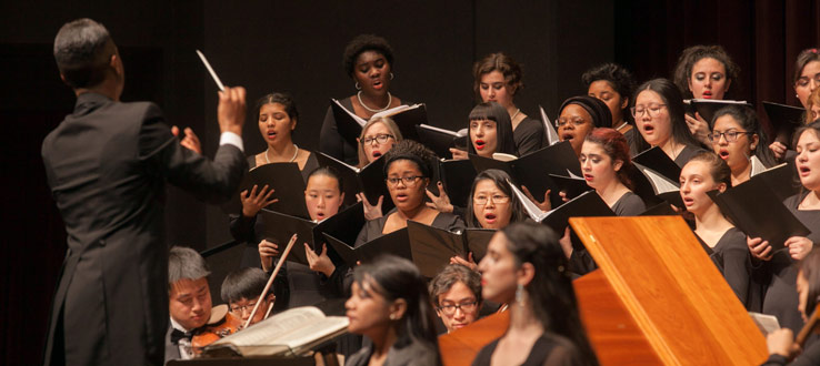 1<p>The Symphonic Choir and Conservatory Singers presented Antonio Vivaldi’s <em>Gloria</em> with chamber orchestra.</p>