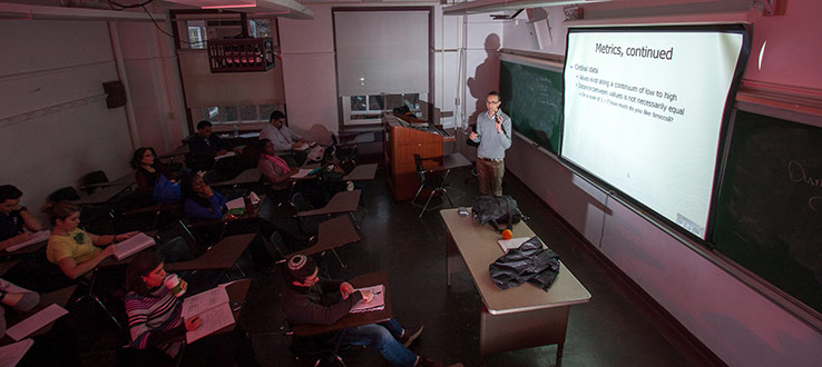 1<p>Associate Professor of Health and Nutrition Sciences Christian Grov gives a lecture on metrics.</p>