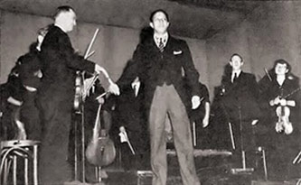 Everett Lee conducting the Louisville Orchestra in 1953 as published in Jet, 1 October 1953