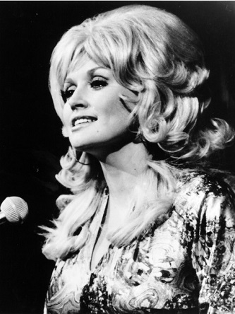 Dolly-Parton, 1975. Michael Ochs Archives, Getty Images.