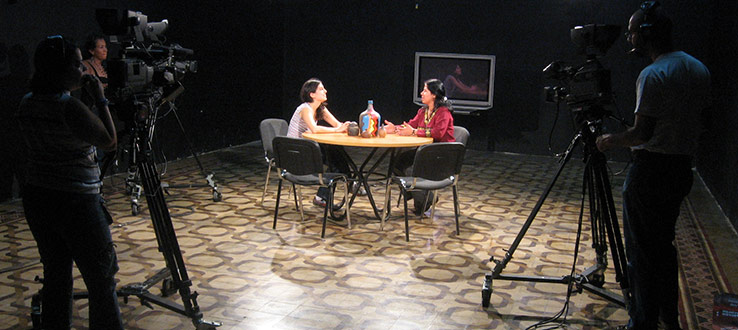 Associate Professor Schiller talks with a community television producer in Caracas, Venezuela.