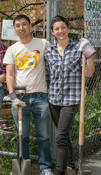 Soil scientists Cheng and Egendorf.