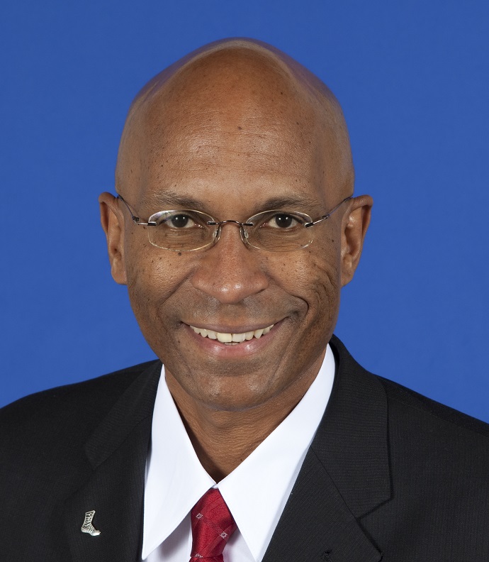 Hinds is the latest recipient of the Brooklyn College Distinguished Alumnus Award, joining such notable figures as former Brooklyn Borough President Marty Markowitz '70 (2005), Grammy Award-winning musician Arturo O'Farrill '96 (2006), and renowned poet and author Sapphire '95 (2010).