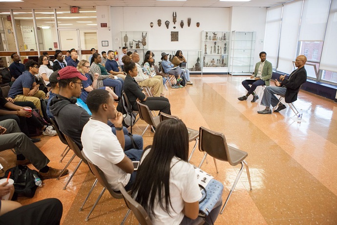 Hinds sat down with Edem Kwakumey '18 in the Brooklyn College Student Center at an event arranged by the Magner Career Center for a wide-ranging interview covering personal and professional advice, the importance of hard work and success, and what he gleaned from his 20+ years of working in the NBA. (Photo by David Rozenblyum)