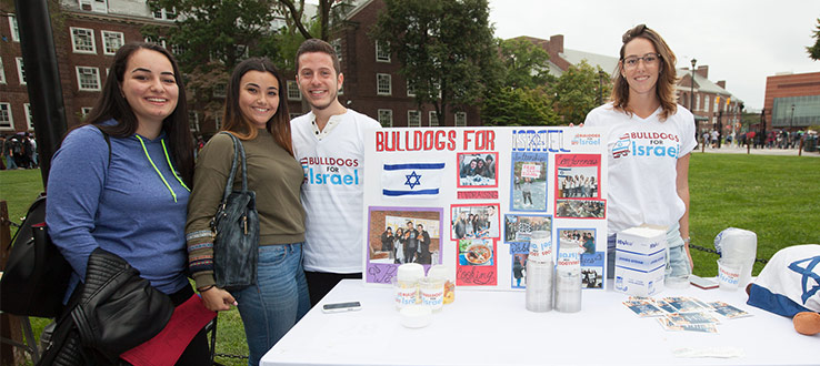 Bulldogs for Israel club at the Involvement Fair